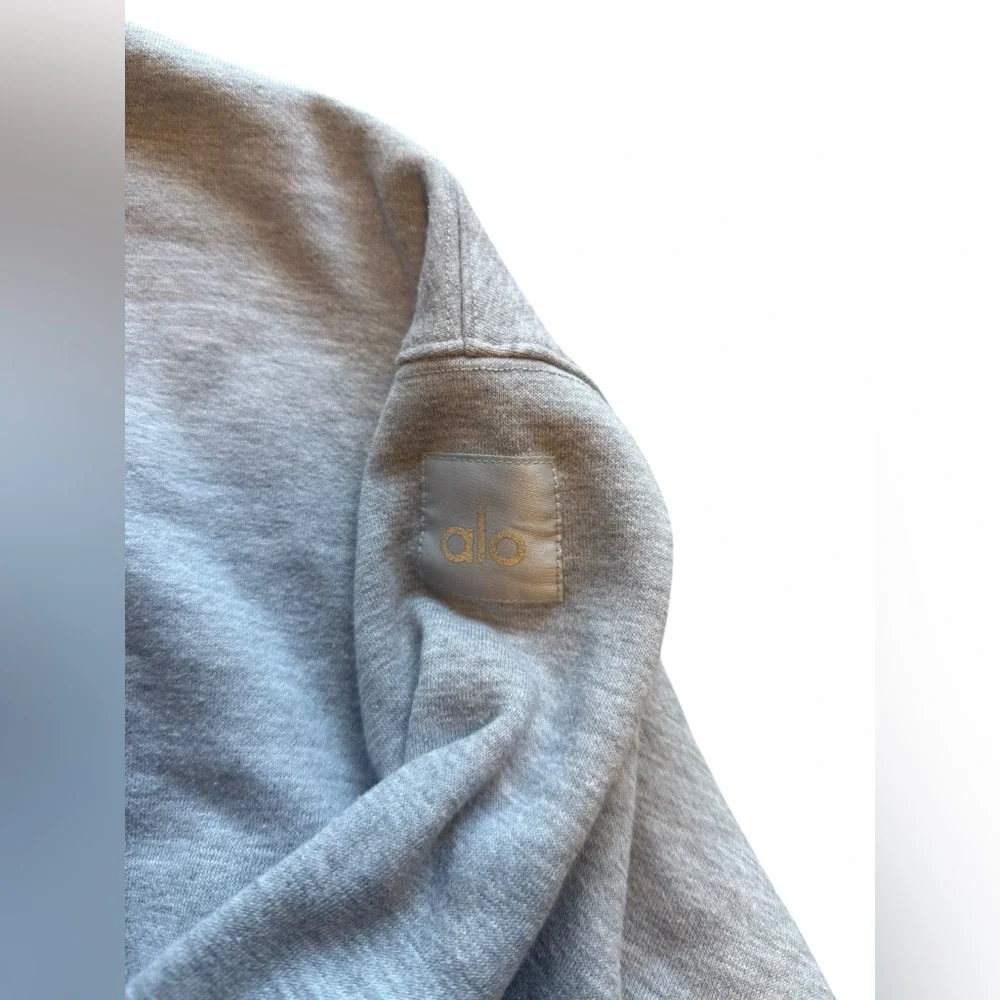 ALO Yoga Devotion Crew Neck Pullover Sweatshirt in Heather Gray